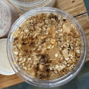 Citrus and sandalwood radiance soak